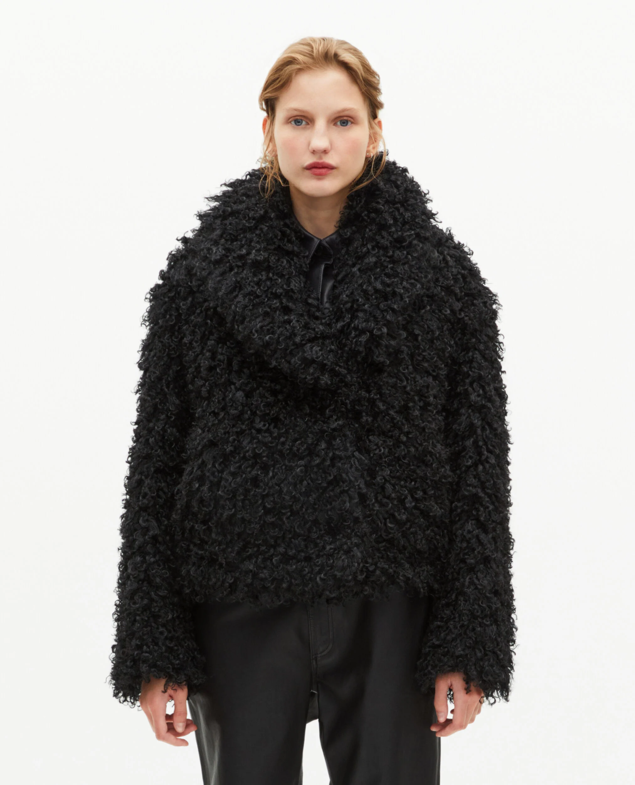 Manteau court effet fourrure noir