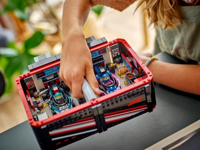 LEGO F1® garage met Mercedes-AMG en Alpine auto's (60444)