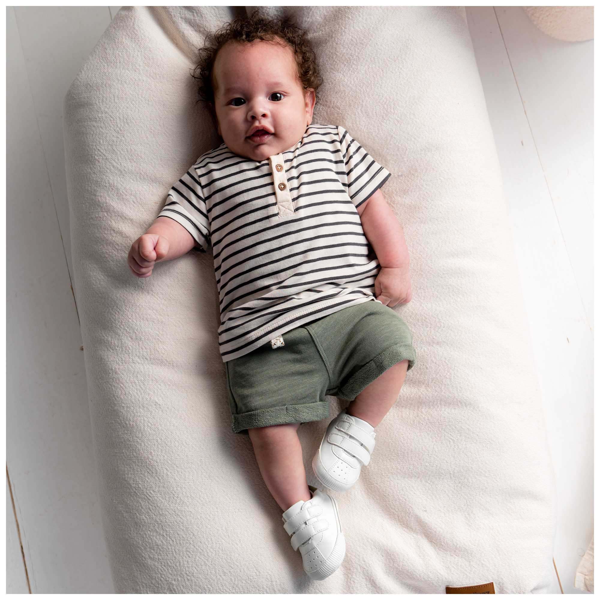 Prénatal baby short  effen groen