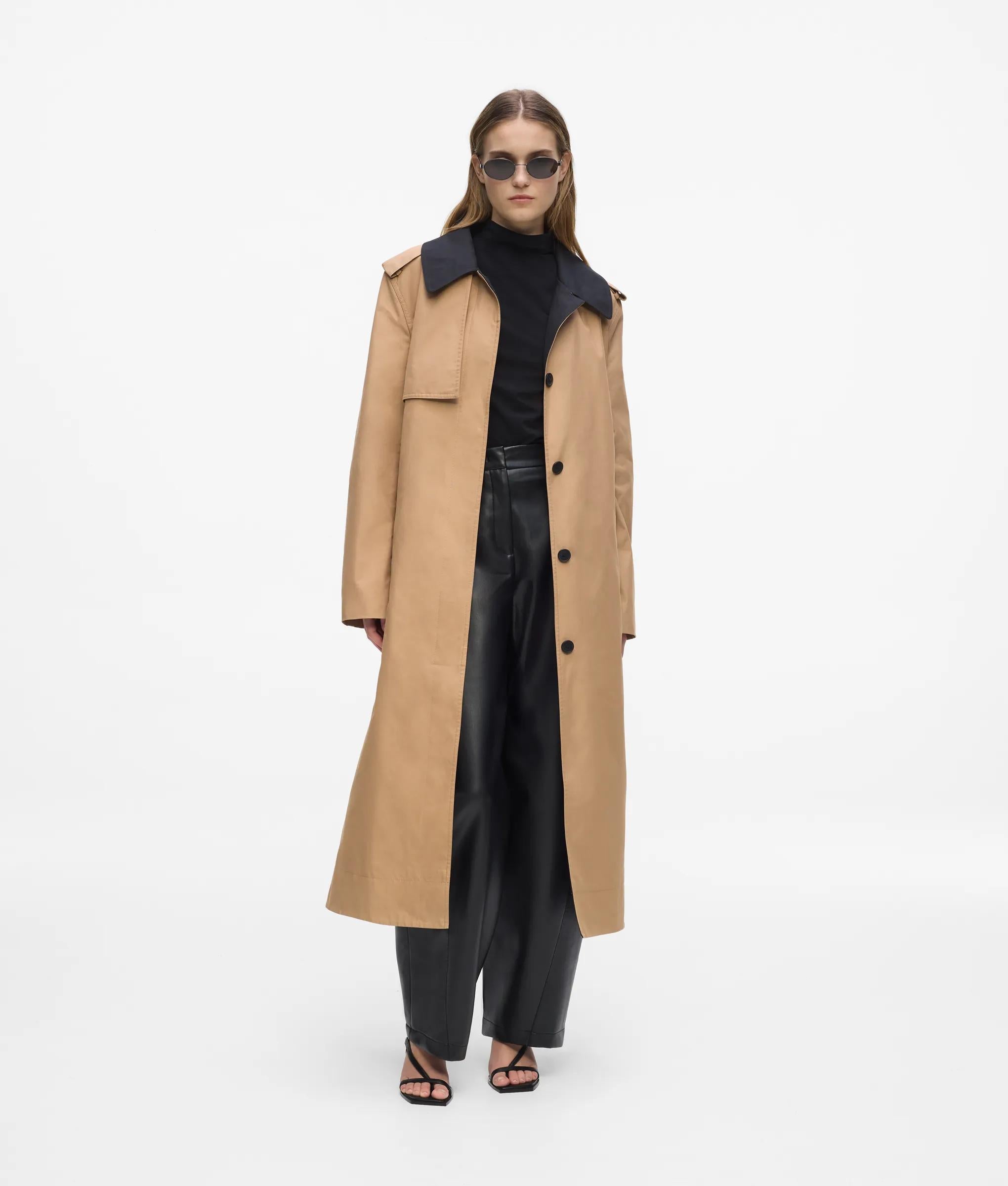 Transformeerbare trenchcoat