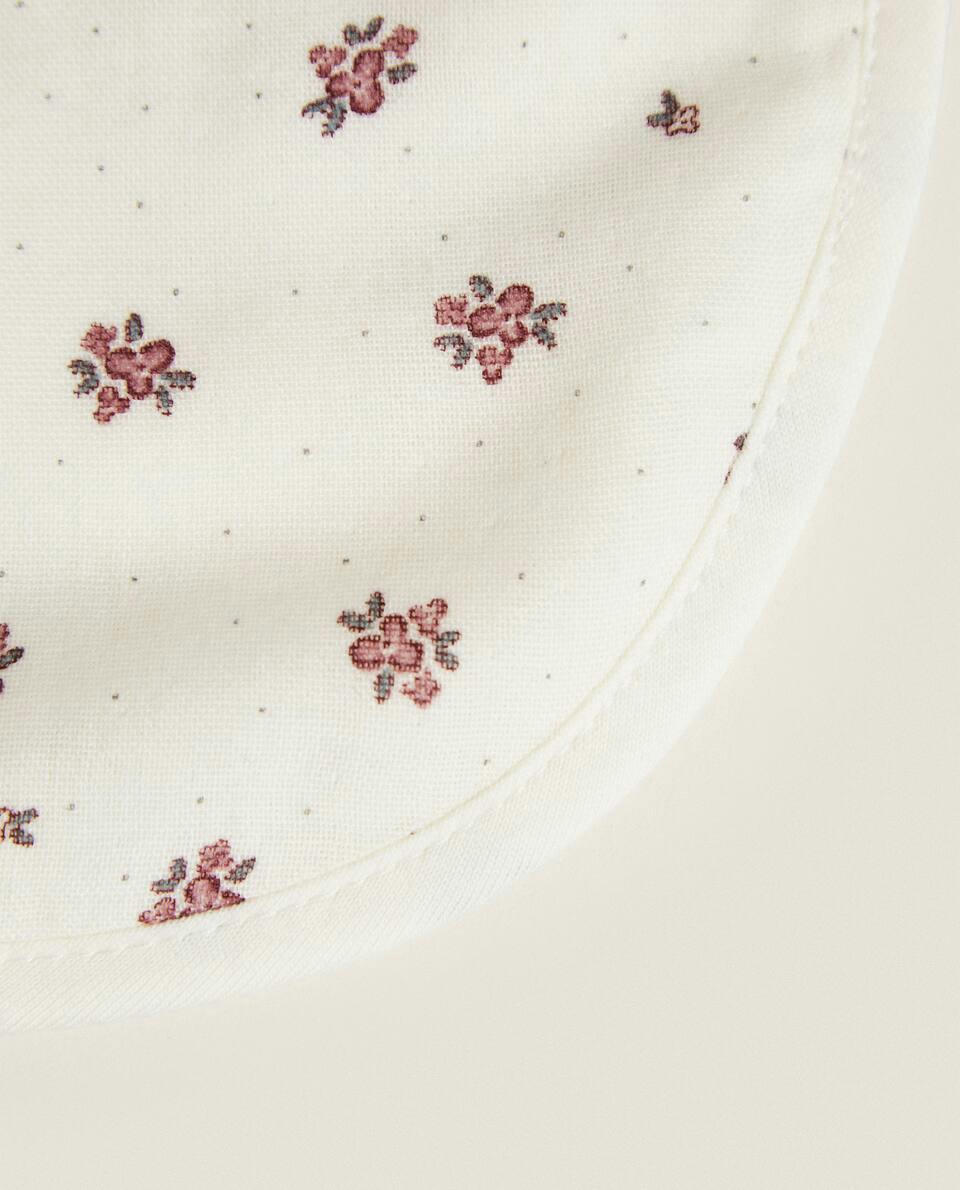 BABADOR INFANTIL COM ESTAMPA FLORAL