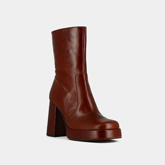 Boots à talons et bouts carrés  en cuir vieilli marron