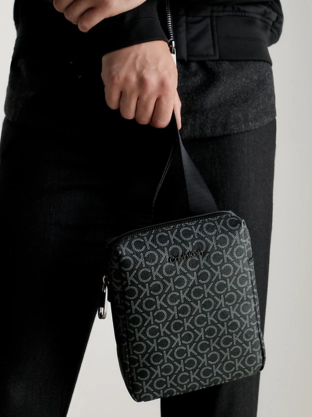 Bolsa de ombro pequena com logotipo reciclado
