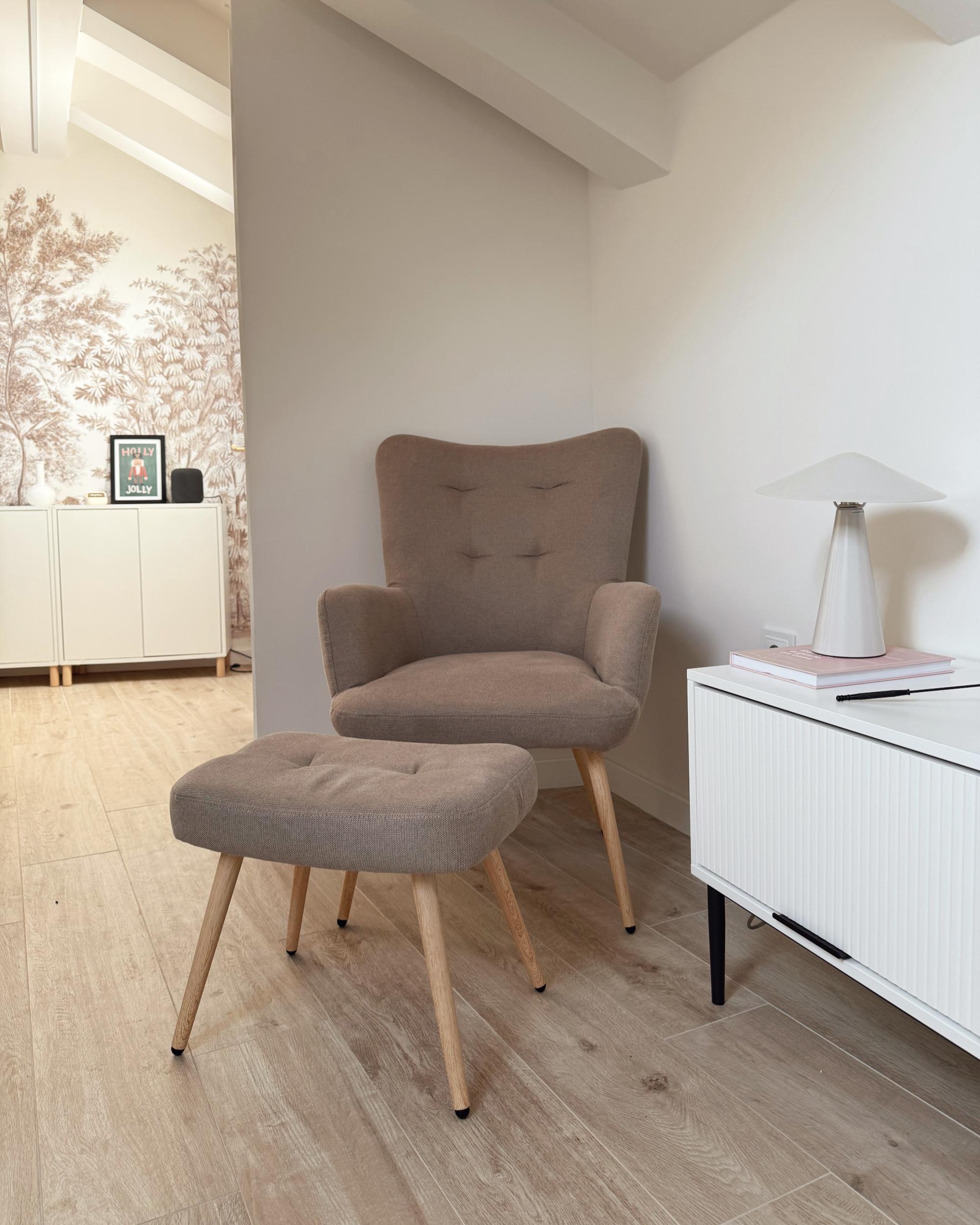 Oorfauteuil VEJLE met voetenbank Stof Beige