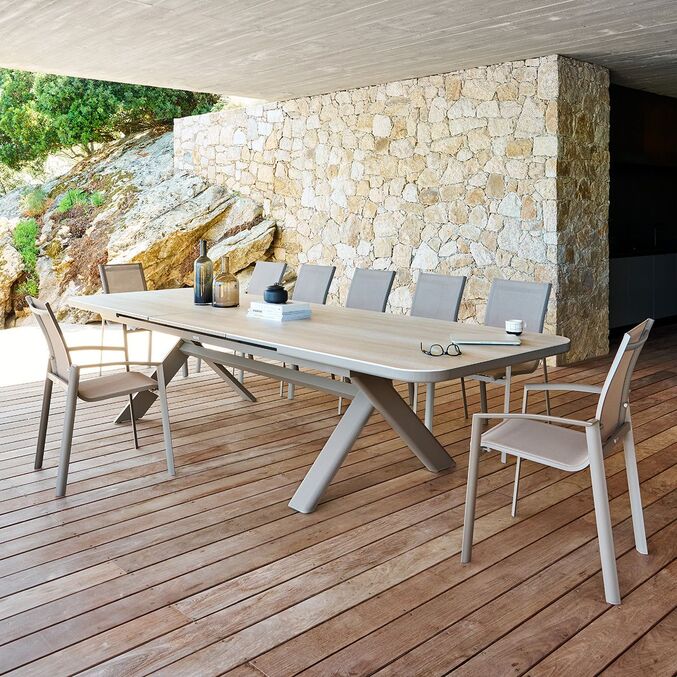 Ensemble table de jardin extensible VOLUPTY + 12 fauteuils AXANT Sarrasin & Café