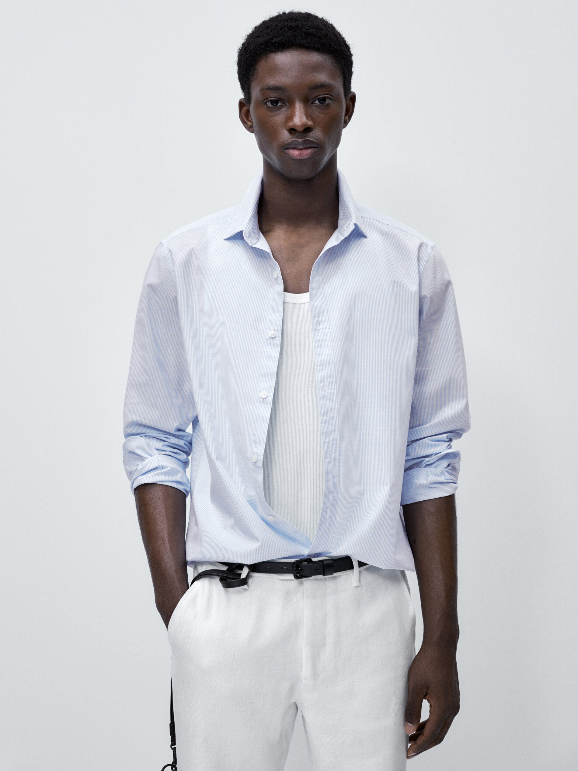 Camisa listrada de algodão com textura irregular e modelagem slim fit - AZUL CLARO