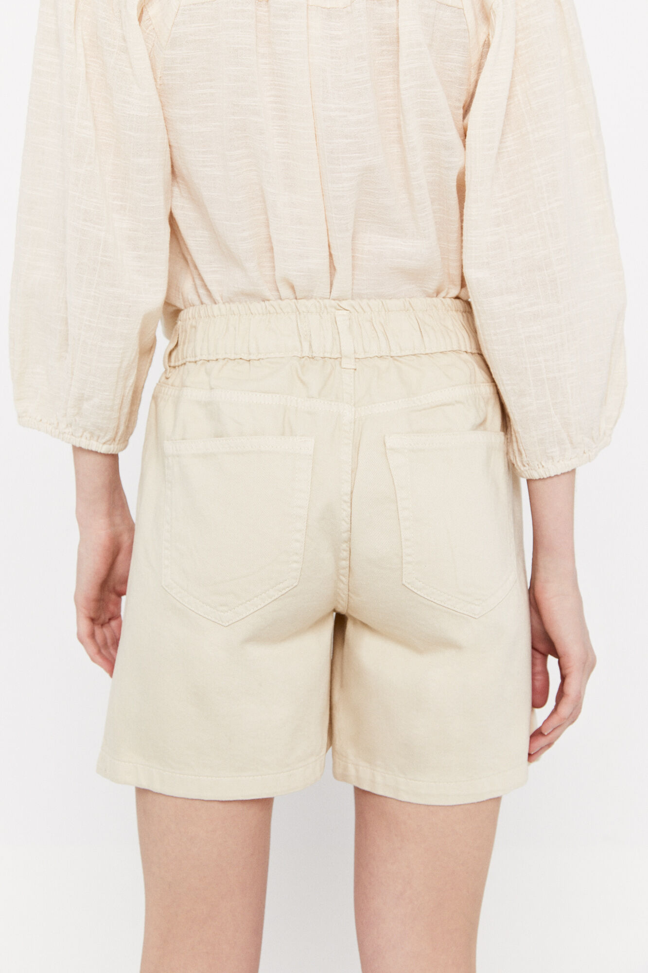 Shorts jeans de modelagem fácil - Marfim