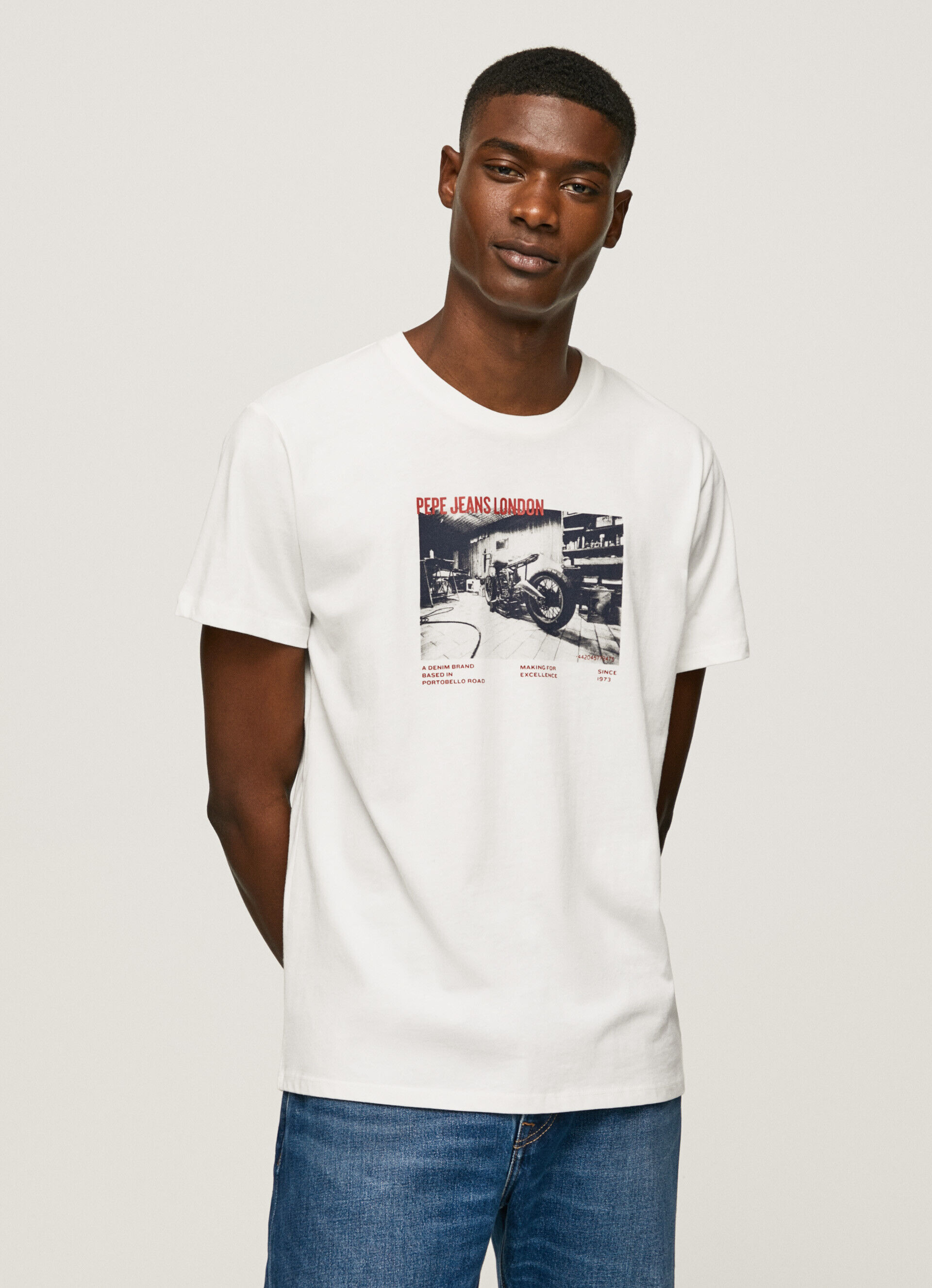 CAMISETA COM ESTAMPA FOTOGRÁFICA - branca