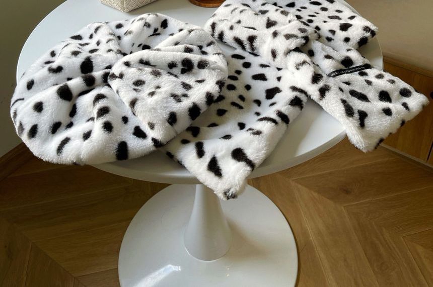 Hatrix - Set: Melkkoe Print Chenille Baret Muts + Sjaal