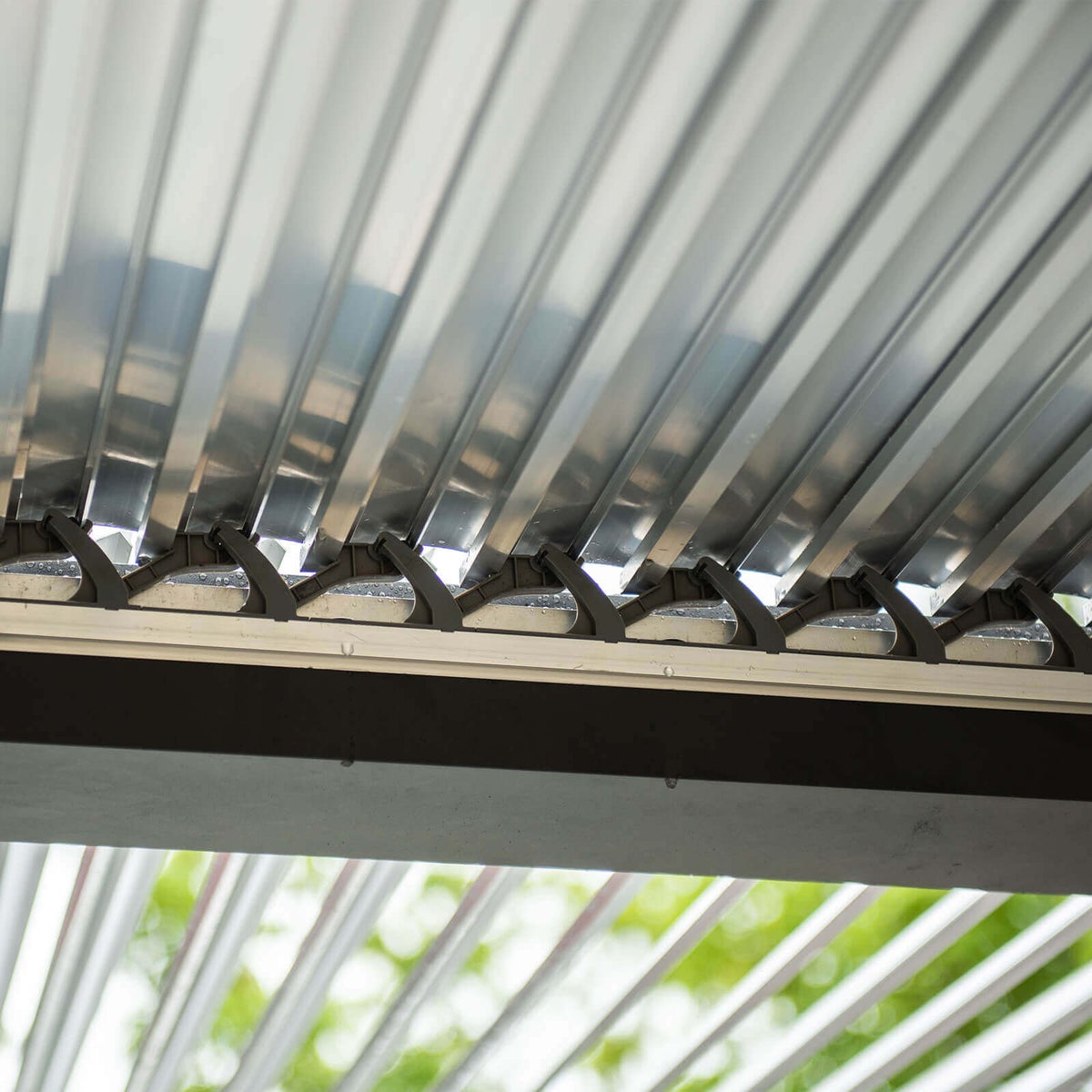 Home Deluxe - Louvre paviljoen - CANNES, Afmetingen: 400 x 303 x 223 cm, incl. handslinger, Frame: aluminium | Patio overkapping pergola zonnescherm