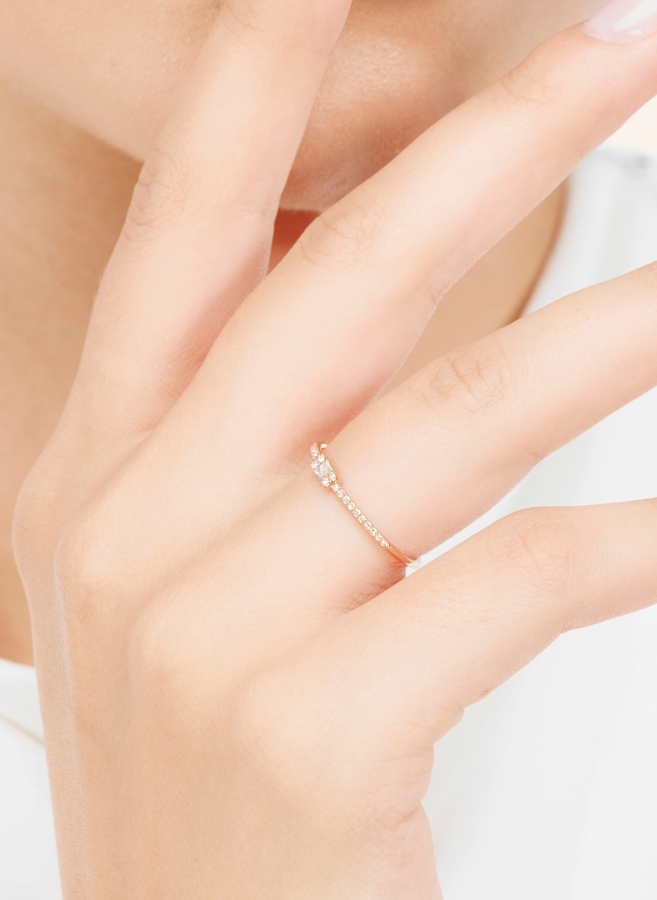 Leaf Ring TINY BAQUETTE aus 14 Karat Roségold mit Diamanten