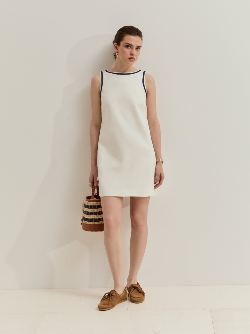 Vestido curto de manga cava