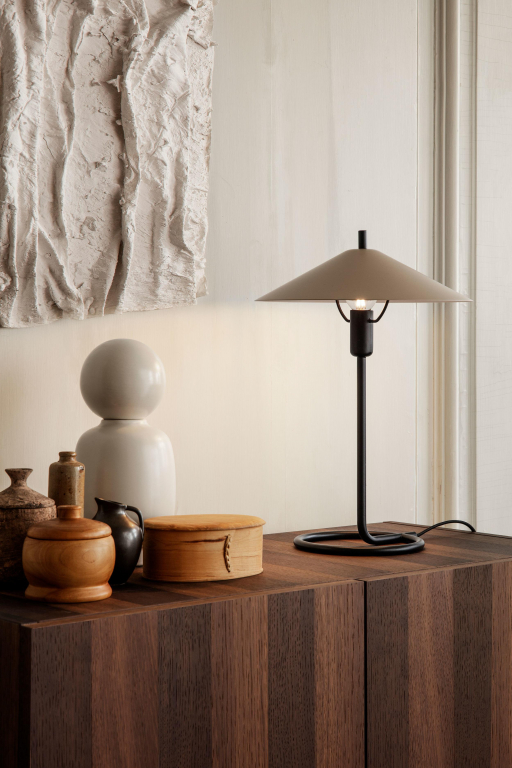 Ferm Living Filo tafellamp Black/Dark Olive
