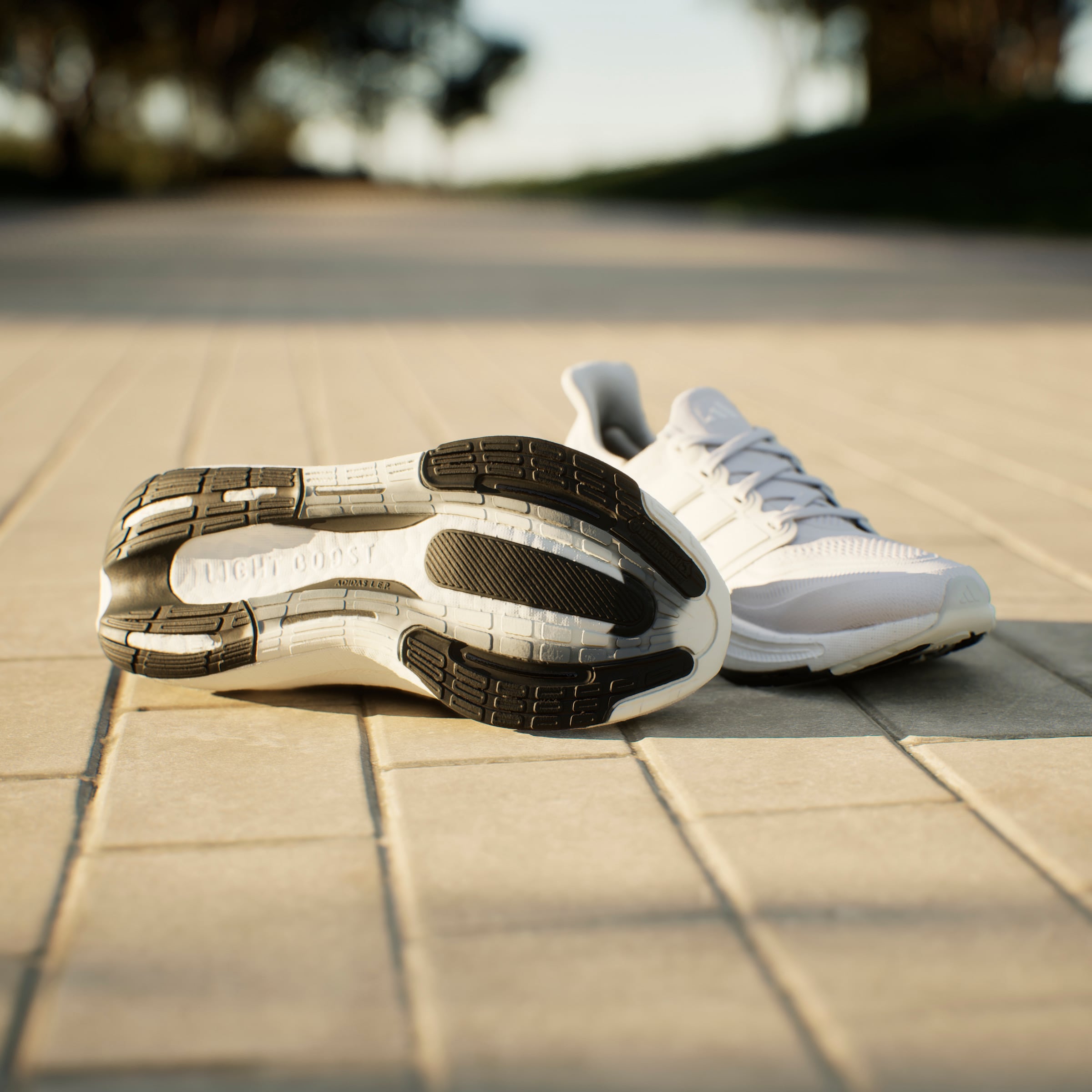 Adidas Ultraboost Light, Dame<br> Den letteste Ultraboost noensinne – maksimal komfort og ytelse!