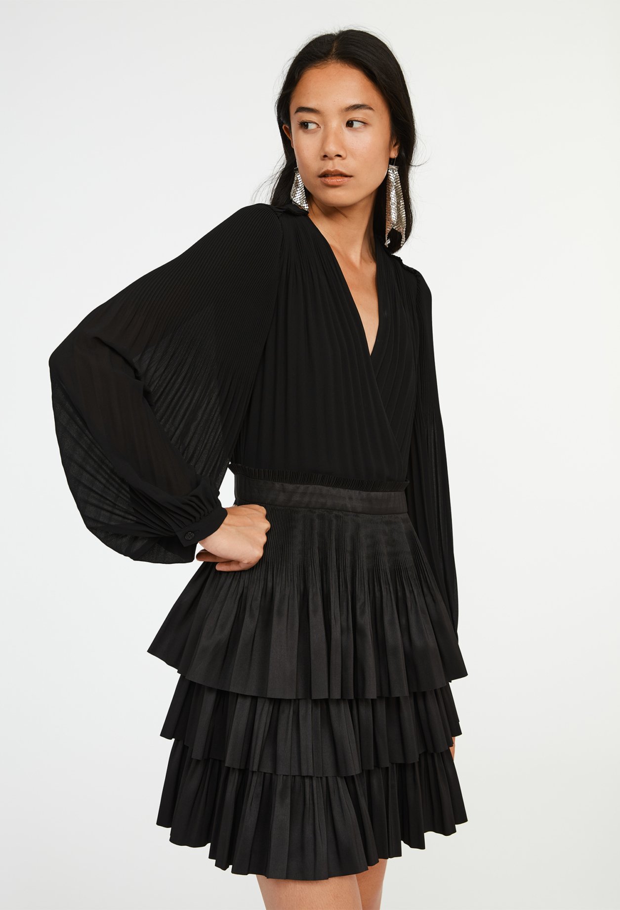 Robe courte plissee &agrave; volant