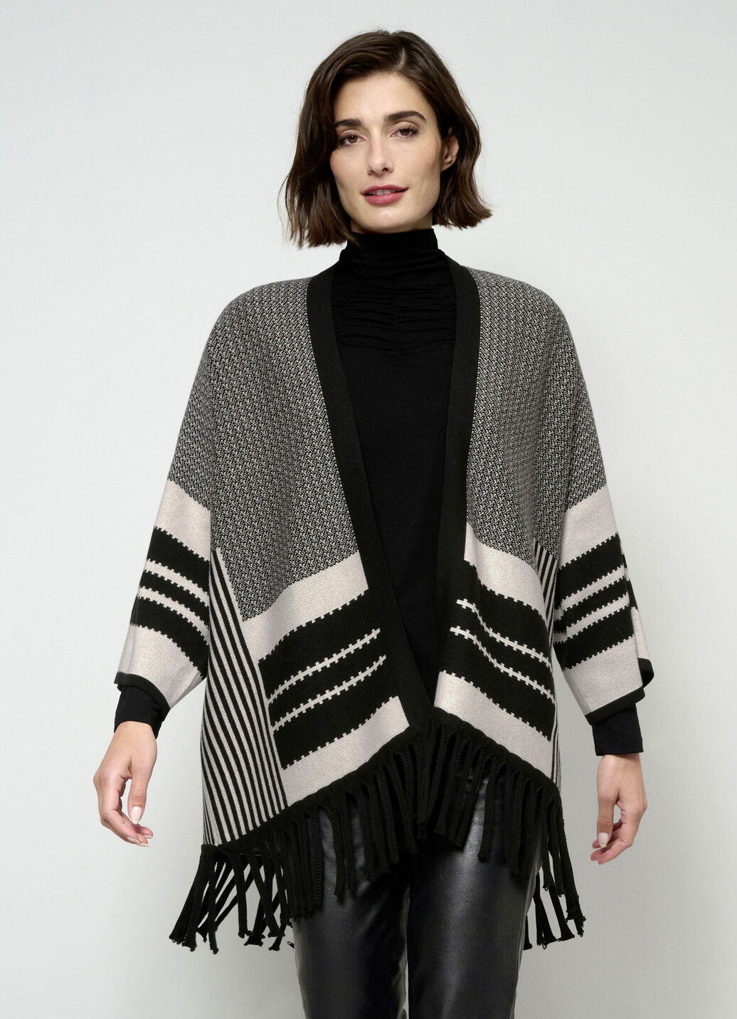 Poncho-Strickjacke in Jacquard-Dessin