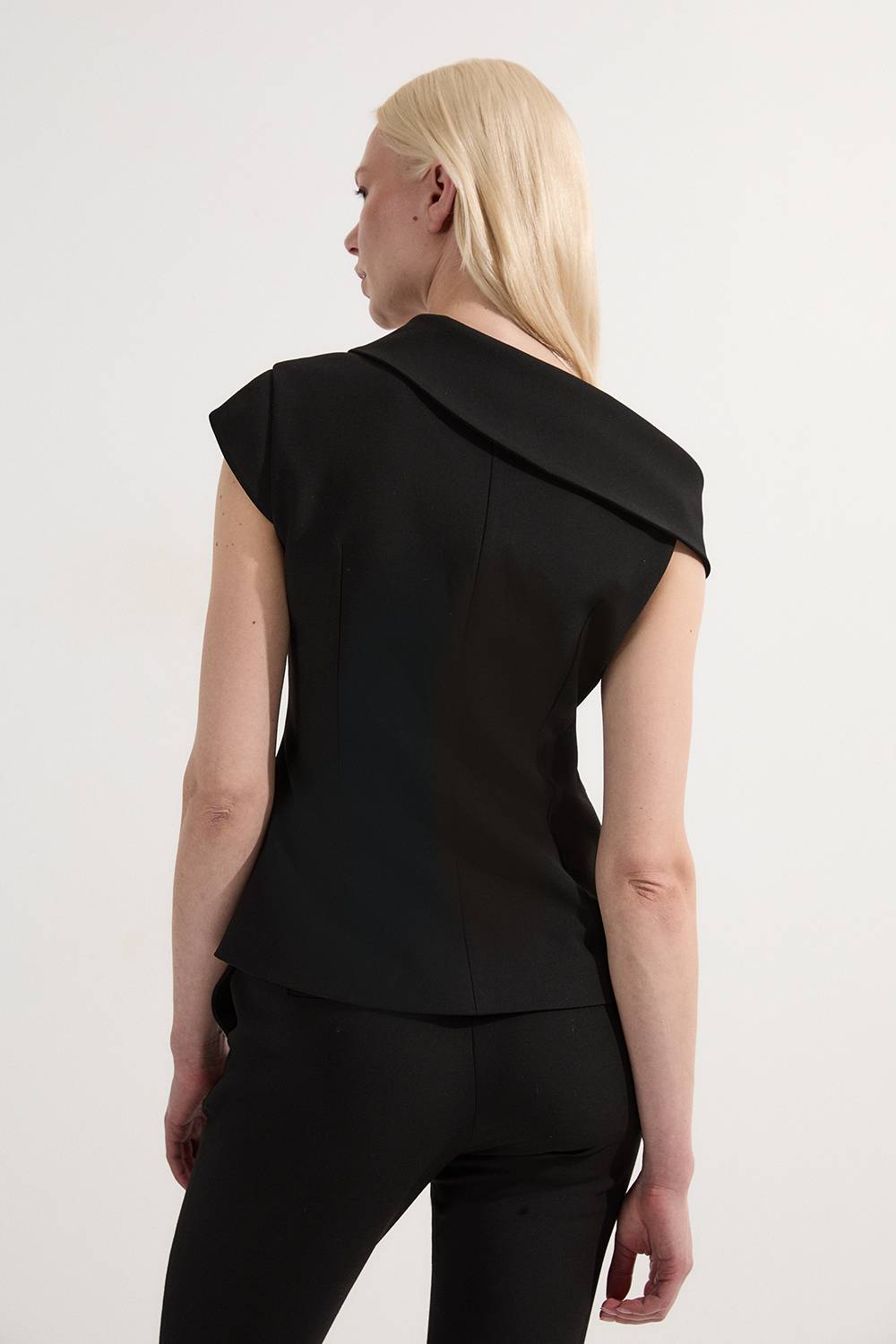 KarenMillen Haut tailleur stretch compact à col asymétrique et ceinture