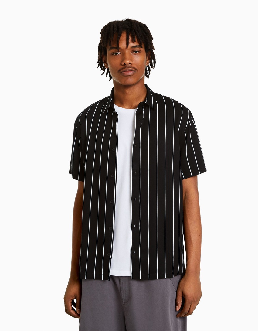 Camisa de sarja listrada de manga curta