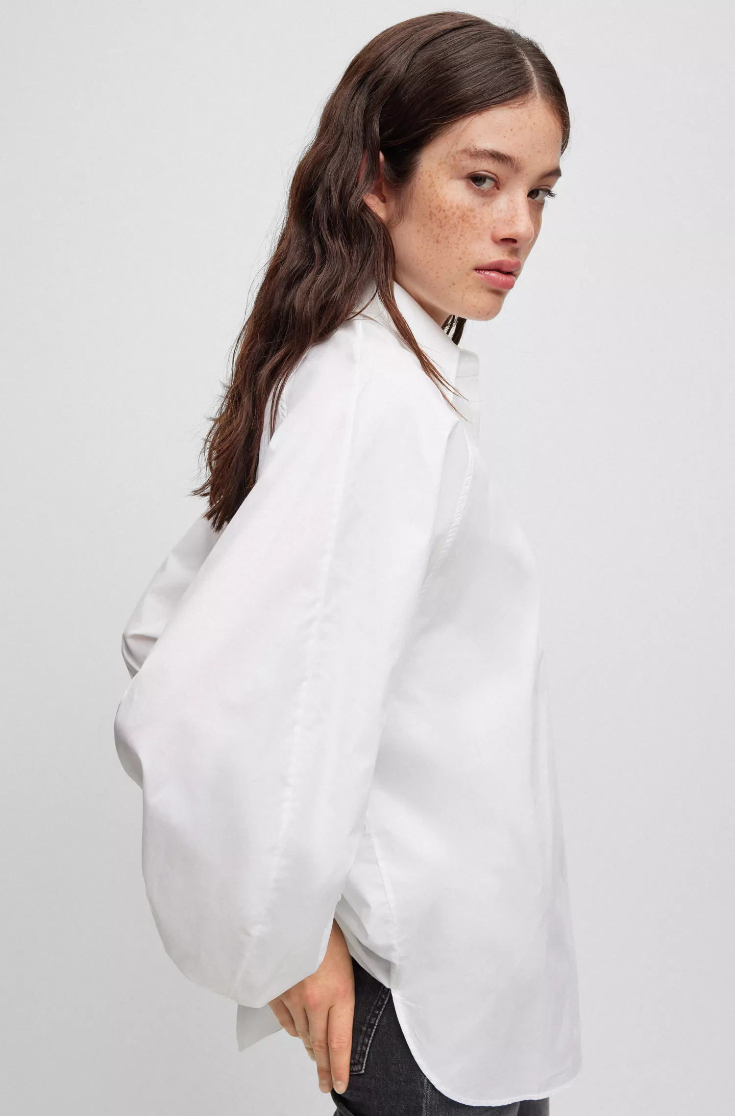 Blusa HUGO vermelha, modelagem relaxada, estilo statement, em popeline de algodão.