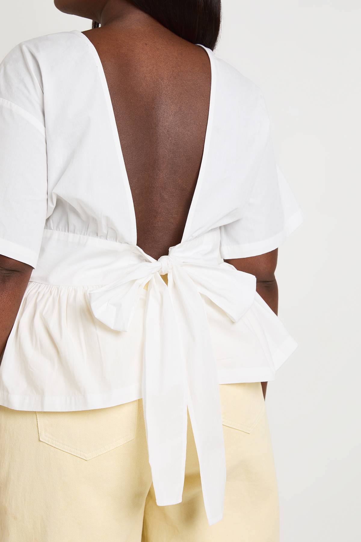 boohoo Haut Péplum Avec Taille Cintrée Élastiquée