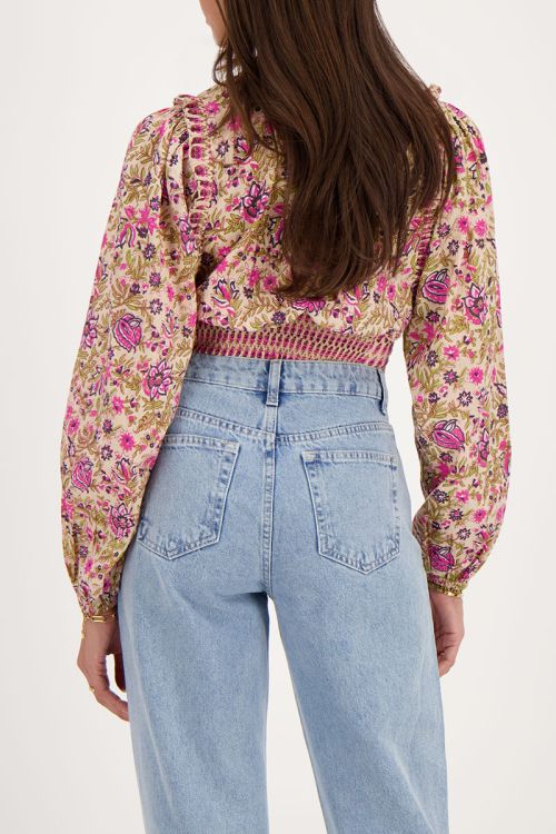 Beige crop top met groene en roze bloemenprint