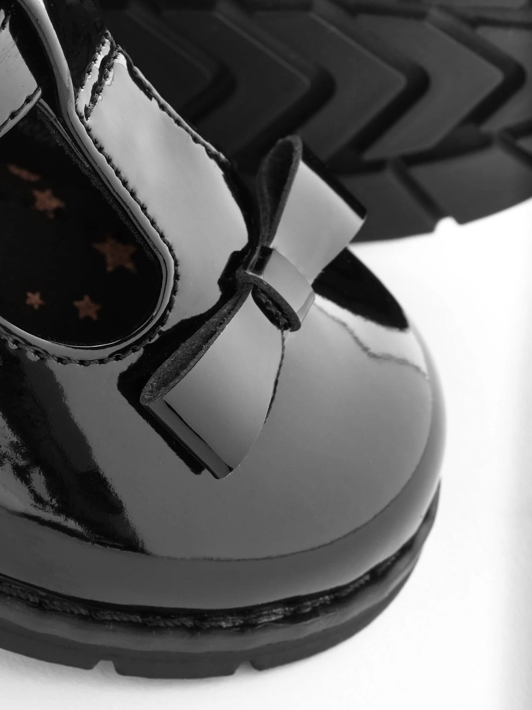 Zwart lak - Junior schoolschoenen met T-bandje en strik