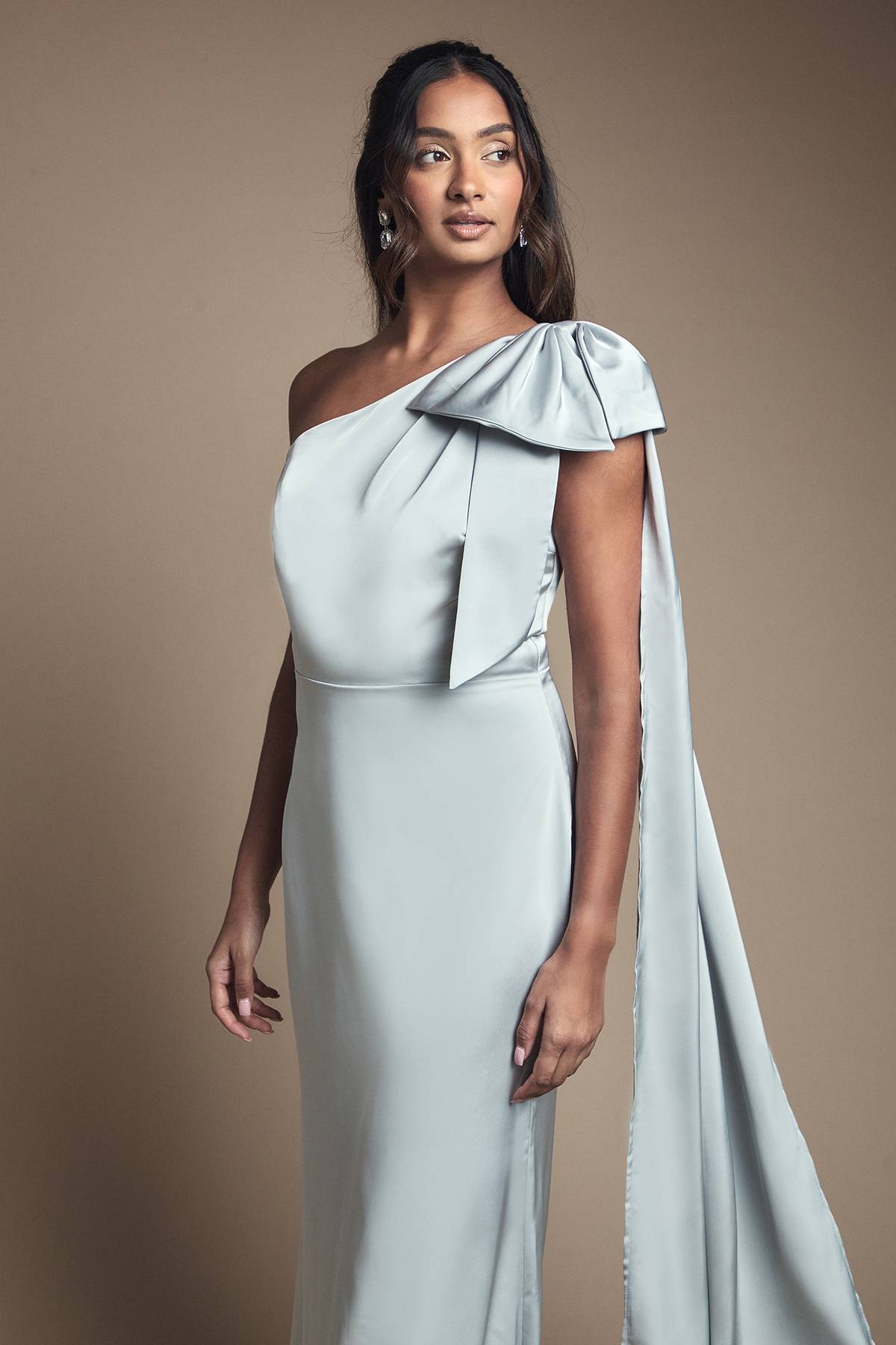 Coast Robe de Demoiselle d'Honneur en Satin à Une Épaule avec Détail Nœud et Drapé