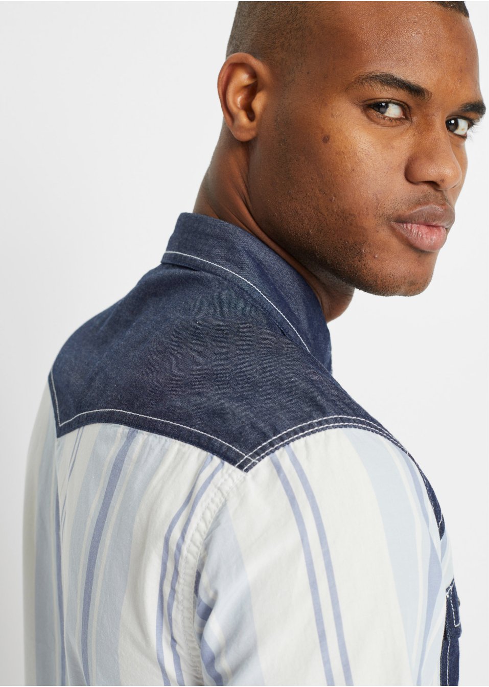 Chemise manches courtes avec empiècement en jean