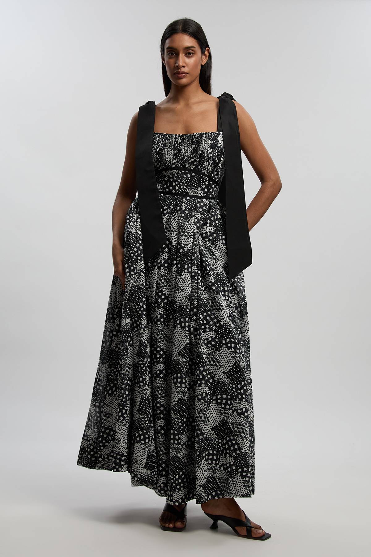 KarenMillen Robe Longue À Bretelles En Coton Et Soie Tissé Motif Géométrique Monochrome