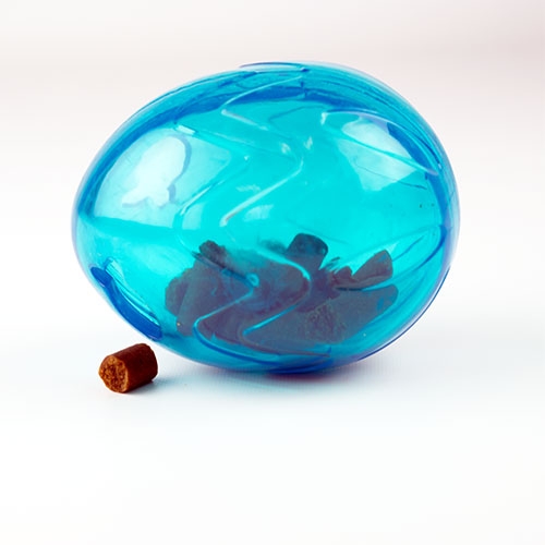 Ovo de brinquedo como recompensa para cães