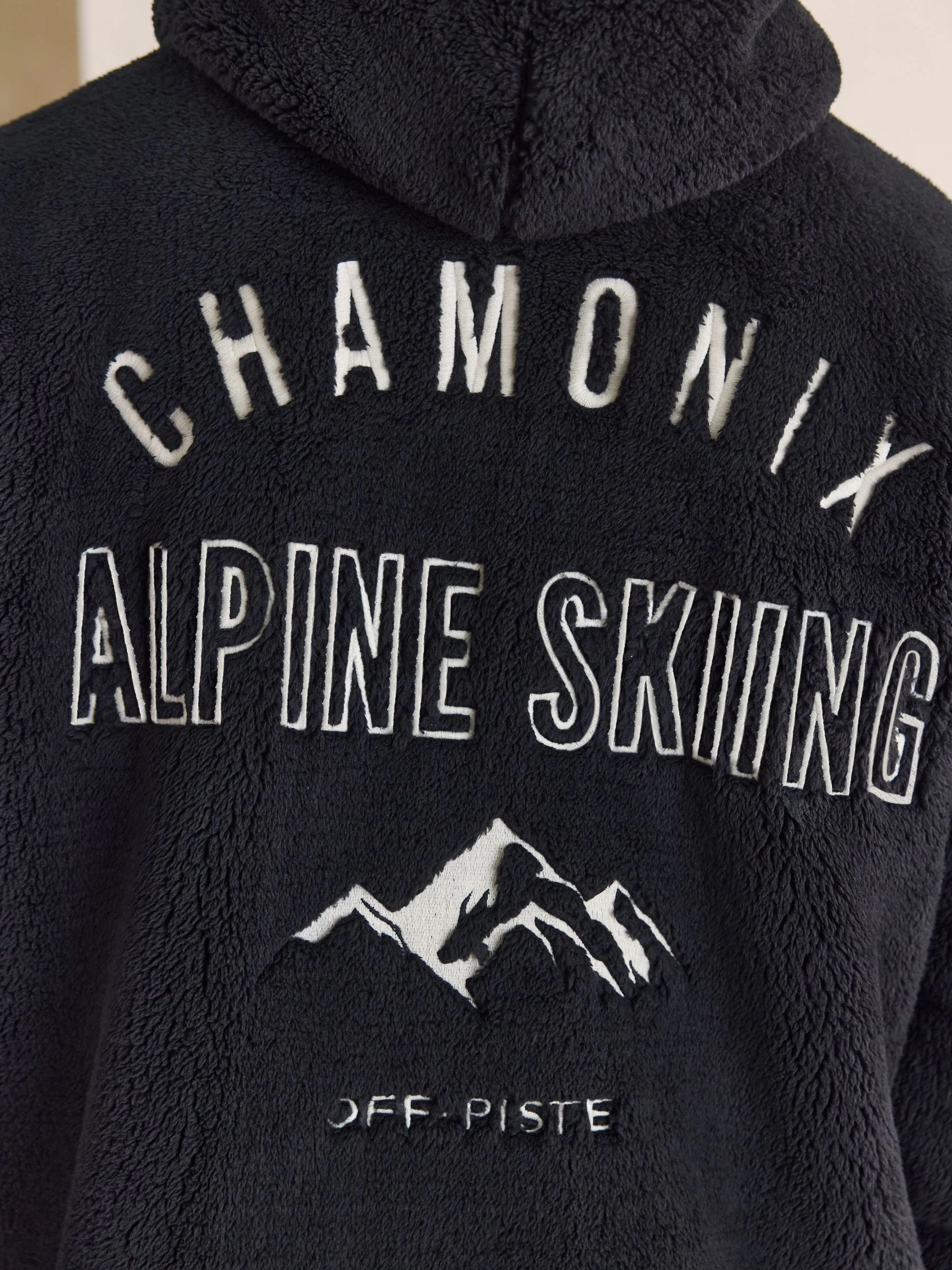 Black Chamonix Pattern - Pullover hoodie van borg