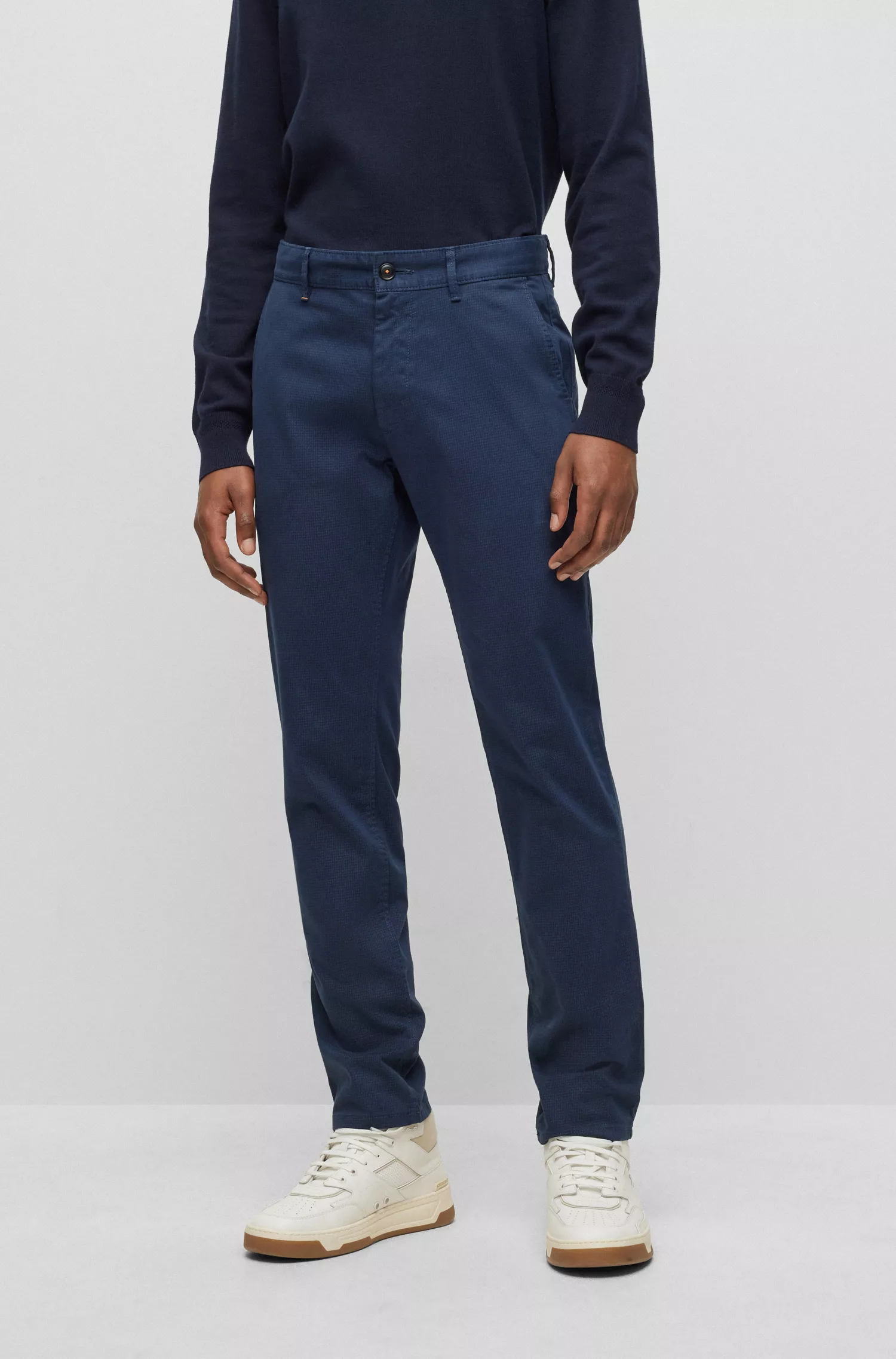 Calça BOSS laranja, corte slim, em cetim de algodão elástico.