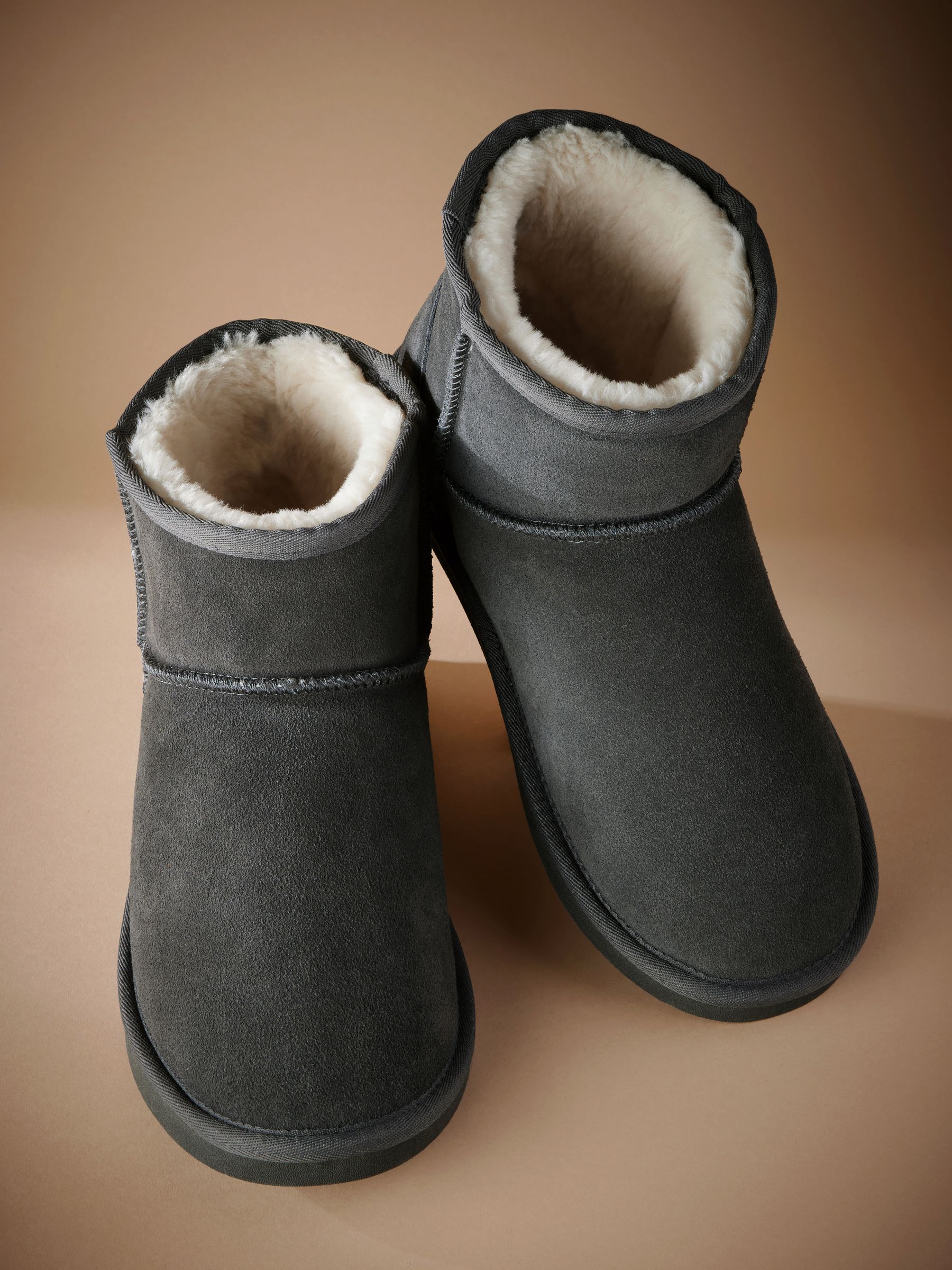 Grijs - Signature Suede Slipper Boots with Faux Fur Lining