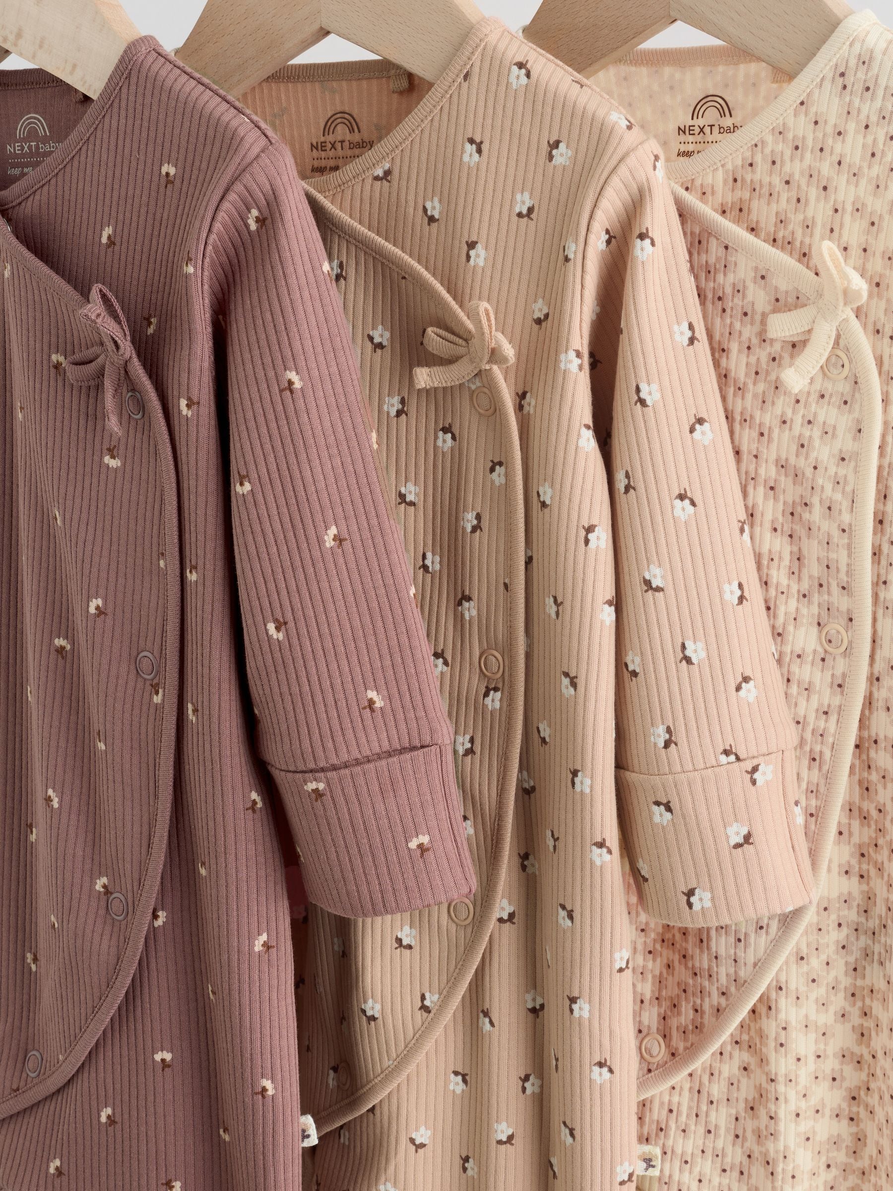 Bruin met fijne bloemenprint - Verpakking van 3 babypyjama's (0-2jr)