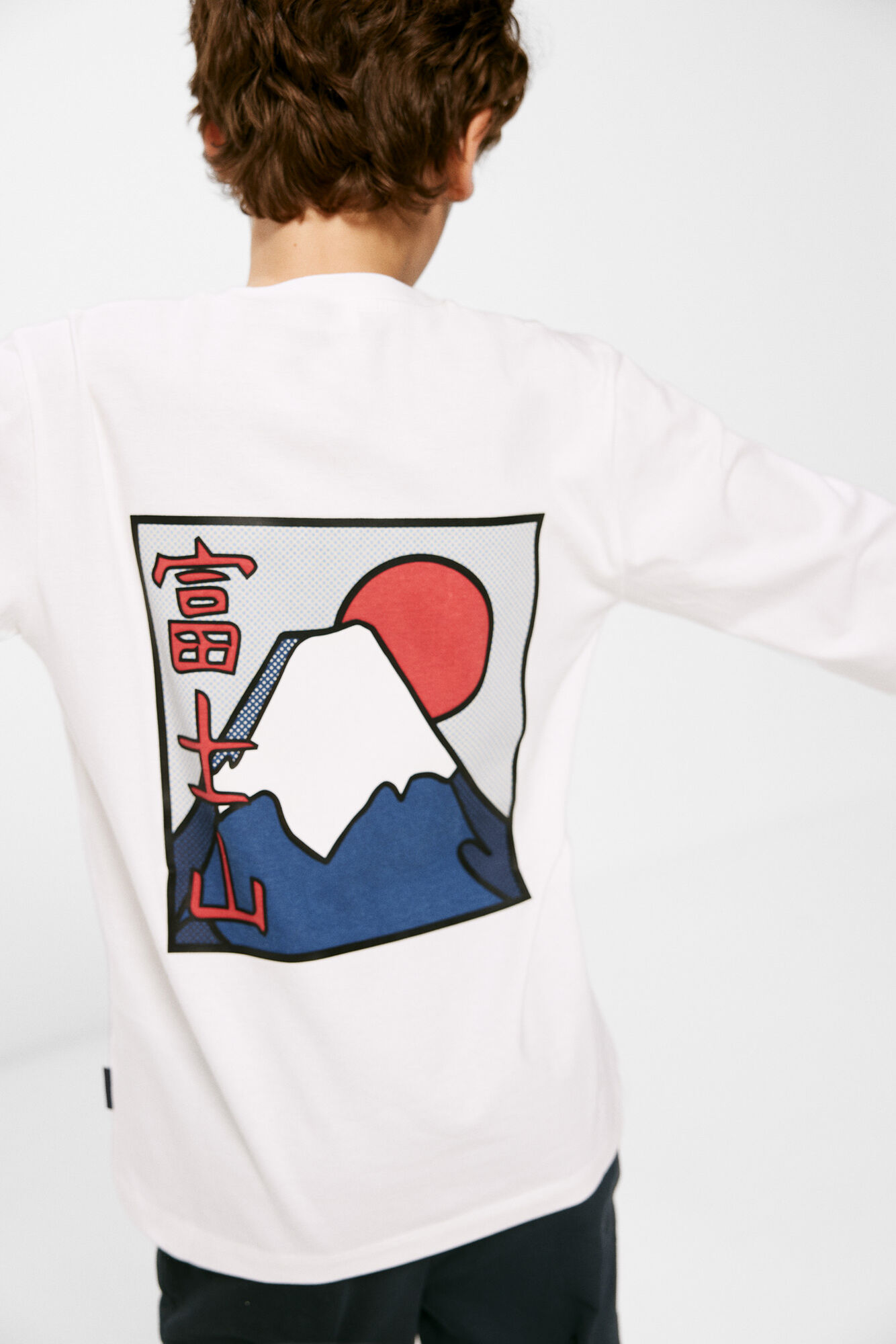Camiseta infantil com estampa japonesa