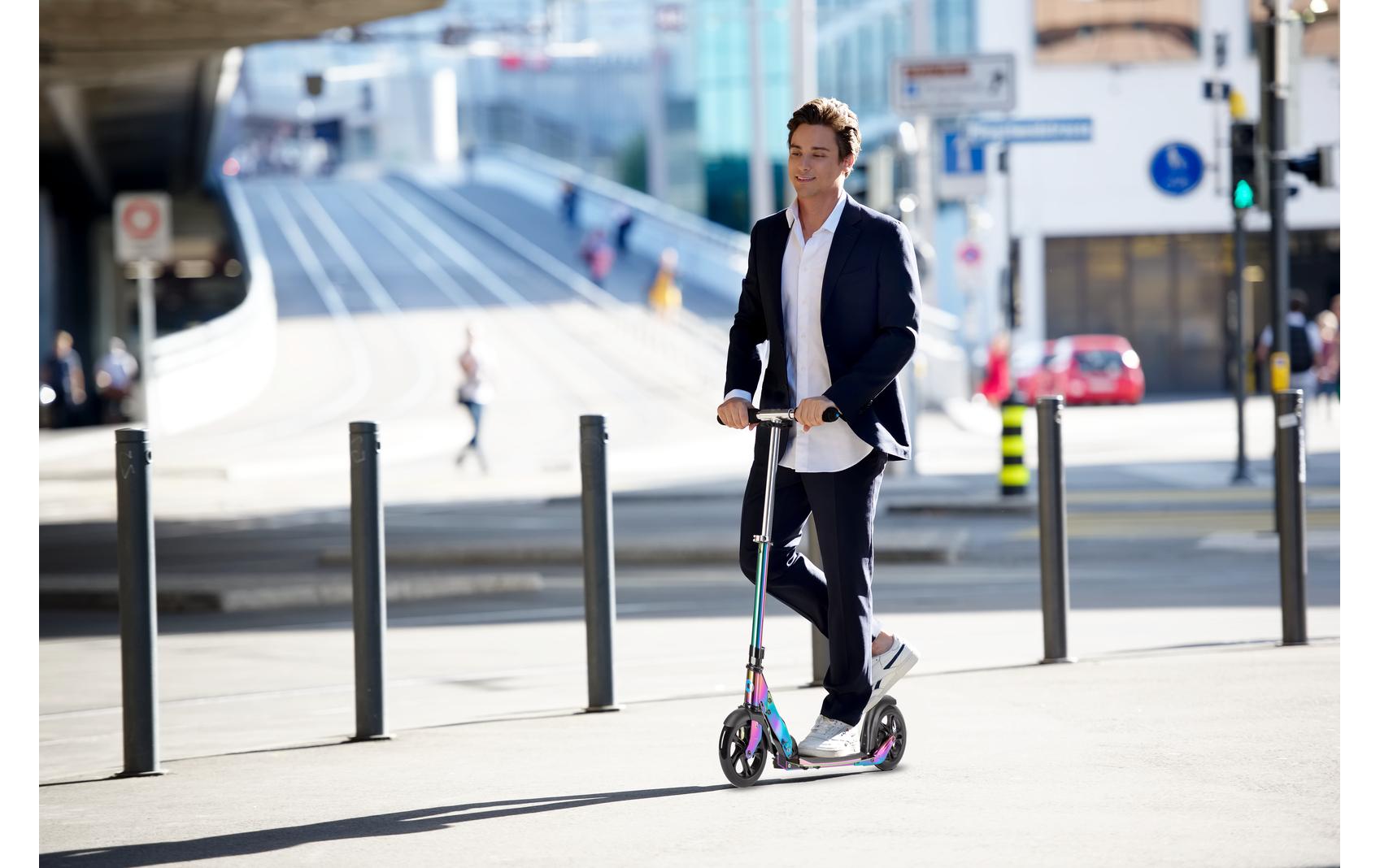 Kickboard Classic Neochrome<br>Klappbarer Scooter