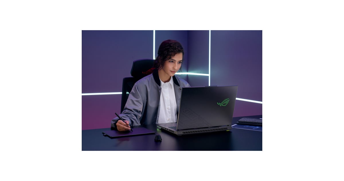 ASUSROG Strix G18 G814PP-S9018W 18