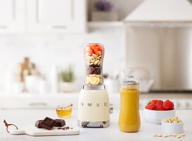 Smeg personlig blender PBF01CREU (cream)