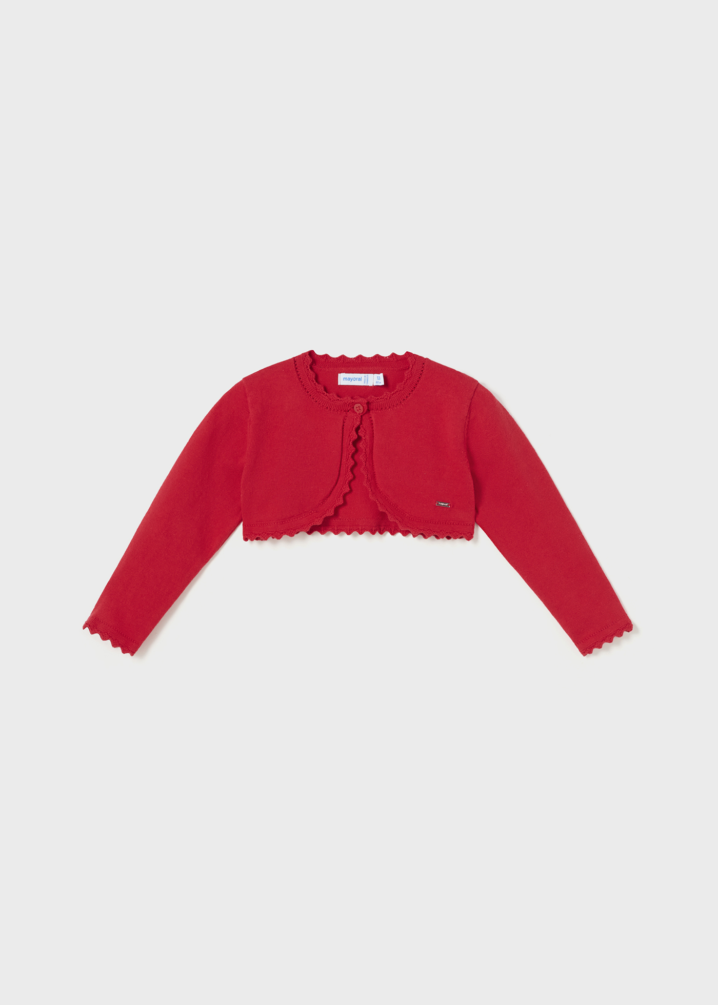 Casaquinho estilo bolero para bebê, confeccionado em algodão sustentável.