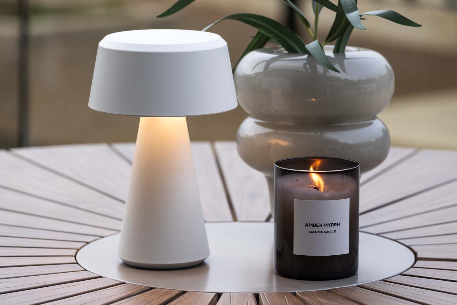 Statford LED tafellamp voor buiten, wit. 15 x 15 x 23 cm