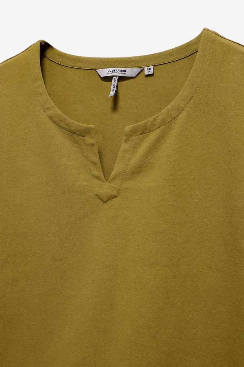 T-SHIRT COM ABERTURA NA MANGAS