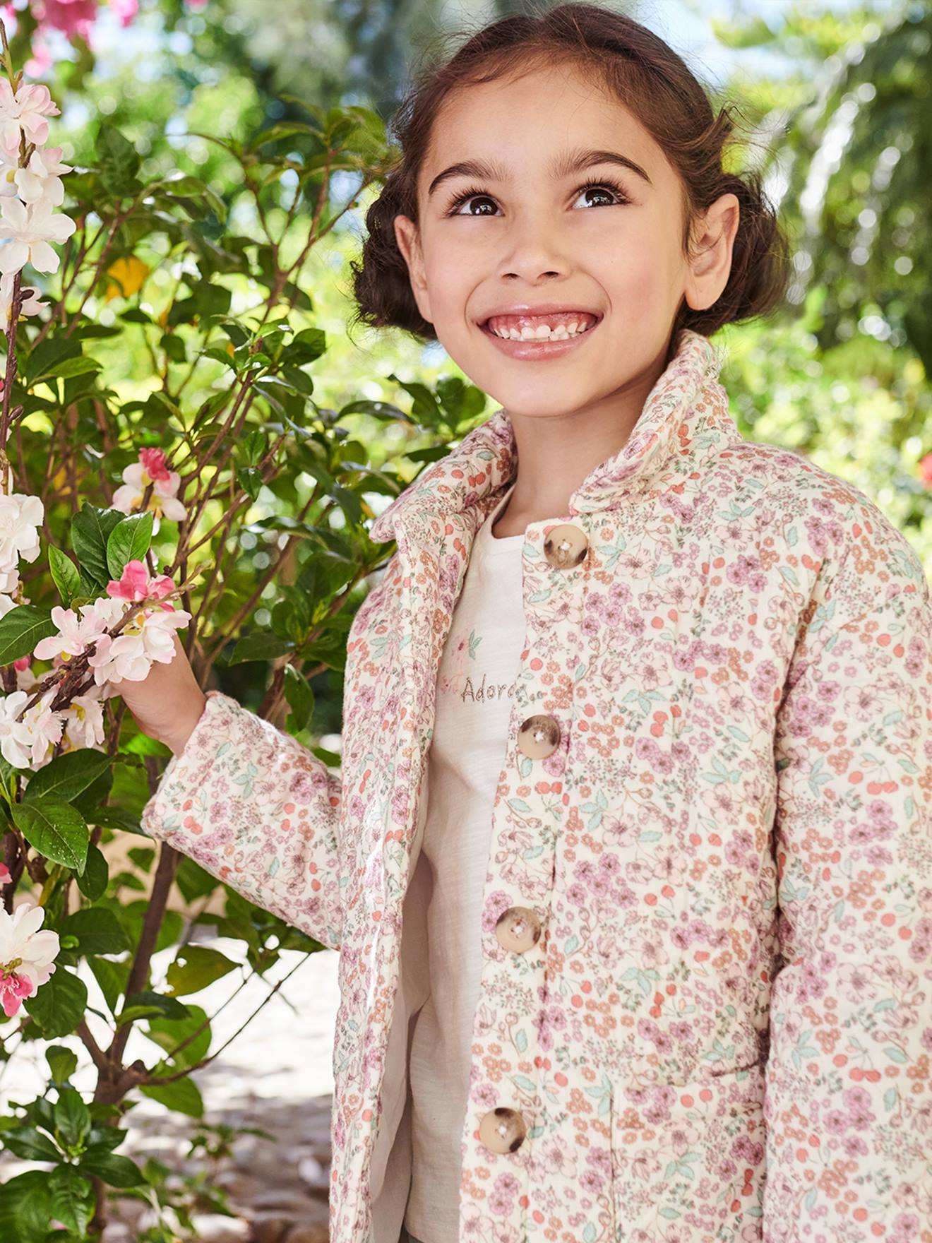 Jaqueta acolchoada off-white com estampa floral para meninas