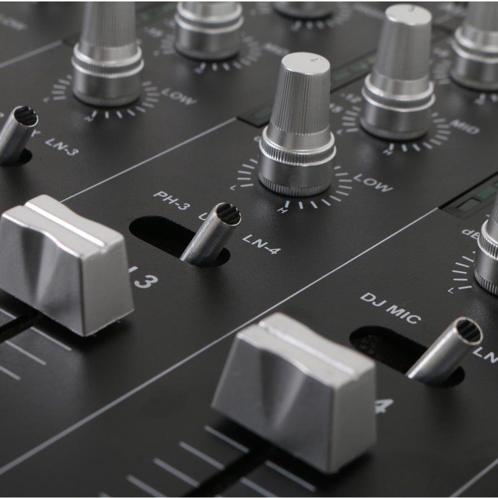 Skytec STM-7010 DJ mixer