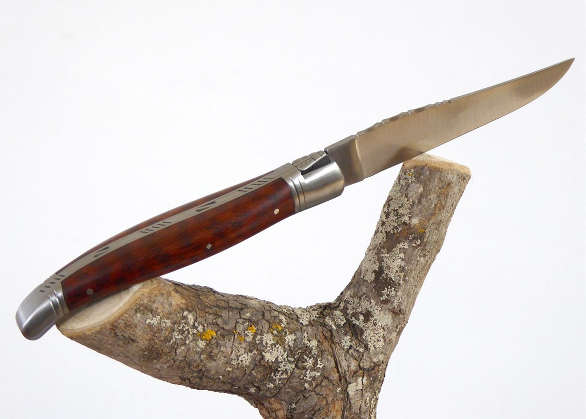 Couteau Laguiole bombé avec un manche en Amourette et mitres inox