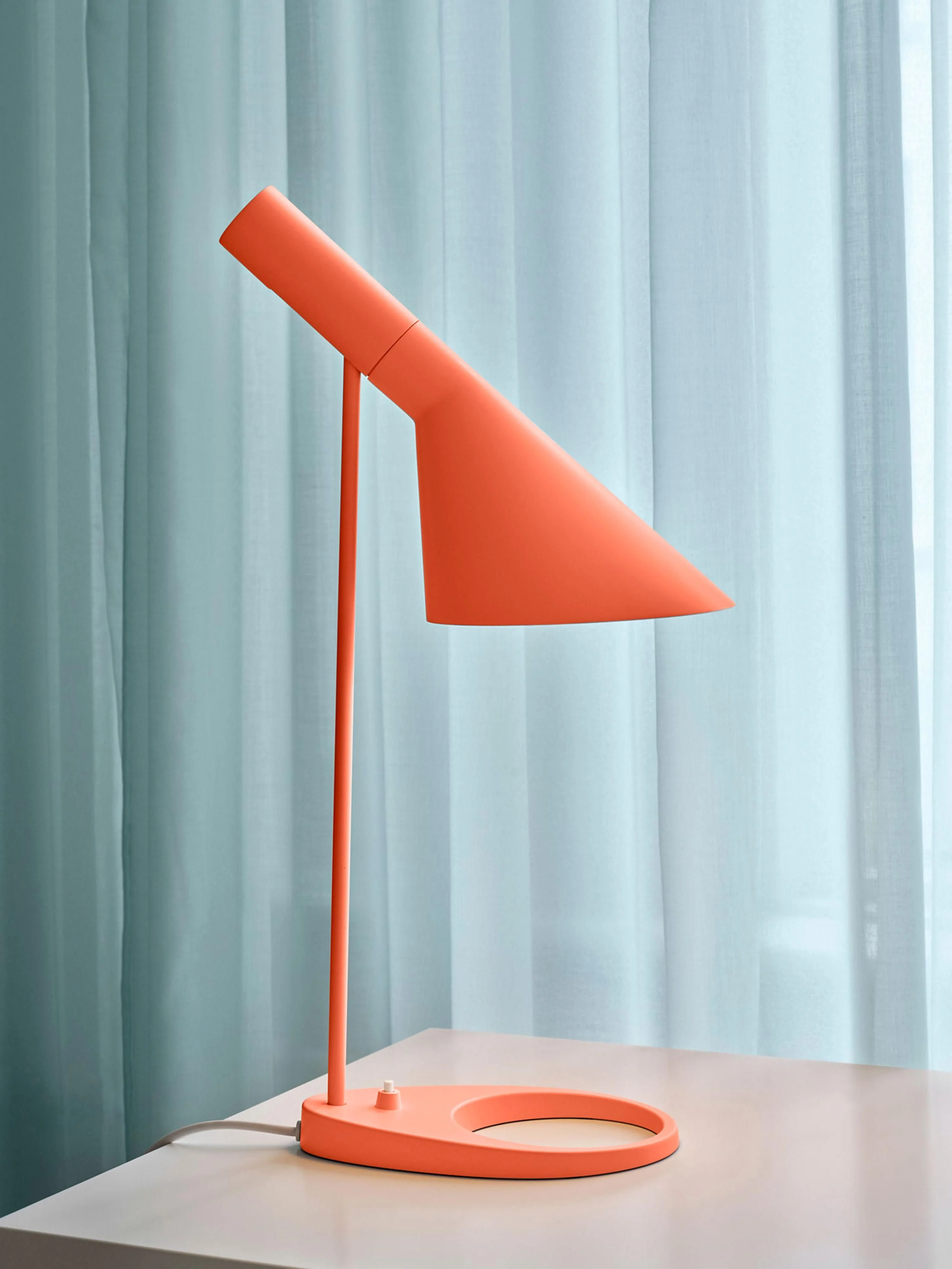 Bureaulamp AJ, in verschillende formaten