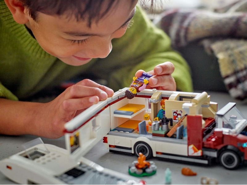 LEGO® City Abenteuer-Wohnmobil 60460 Vielseitiges Konstruktionsspielzeug zur Förderung der Kreativität und Fantasie
