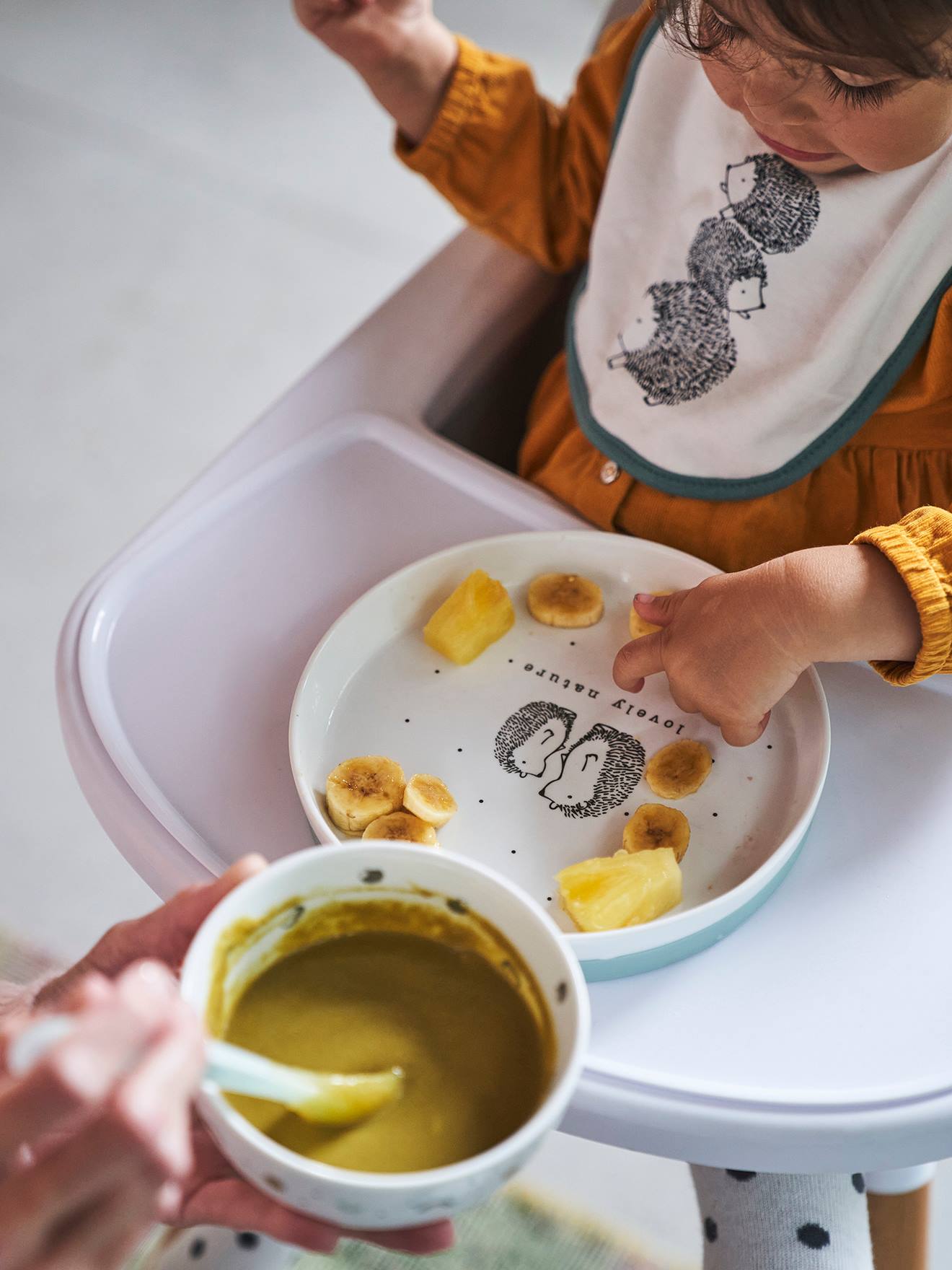 Conjunto de jantar Hanoi em cerâmica e silicone, verde claro, liso com motivos.