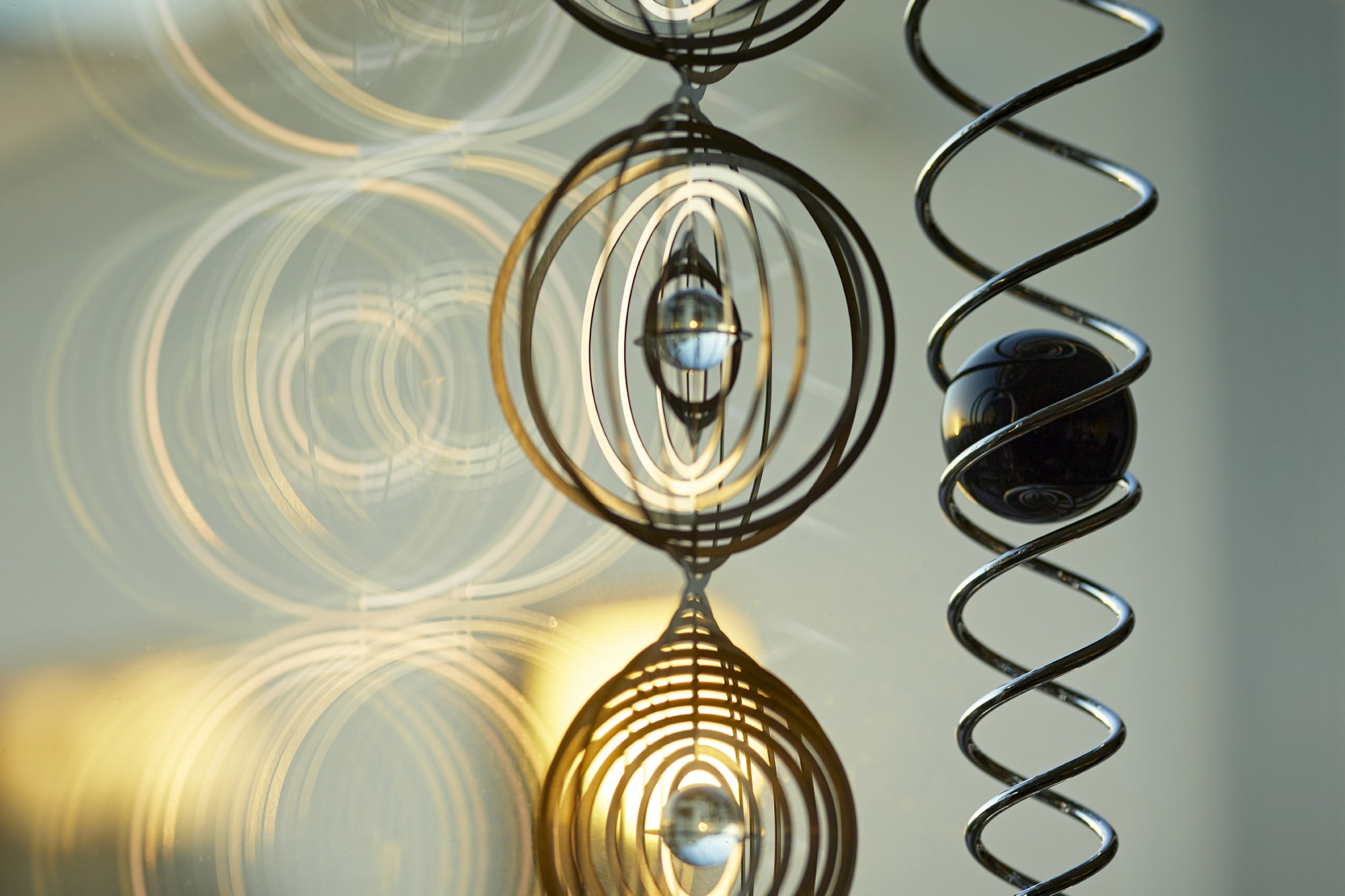 Windspiel 'Spirale', mit schwarzer Glaskugel, H 40 cm günstig bestellen