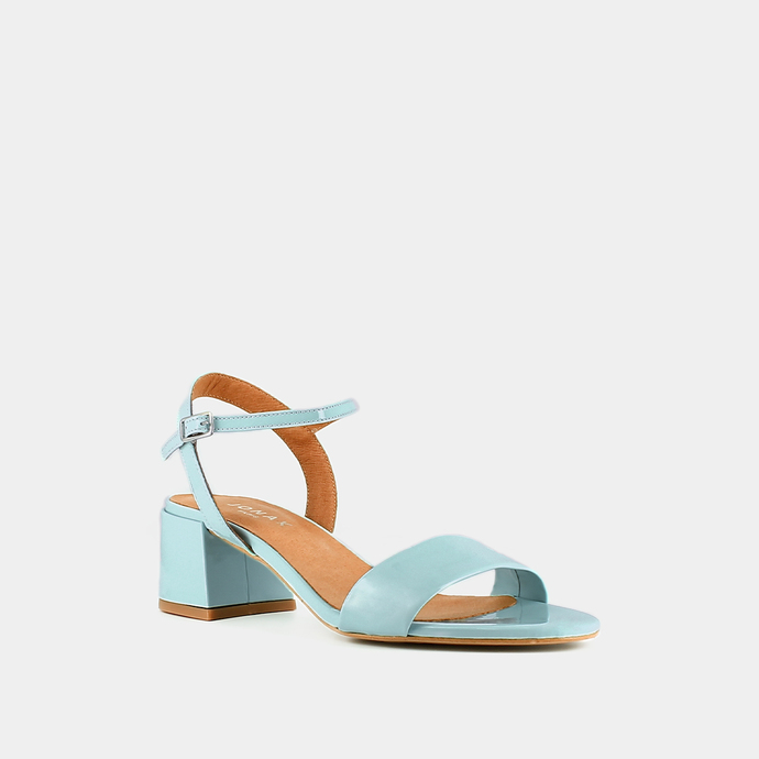 Sandales à talons et bouts ronds  en vernis turquoise