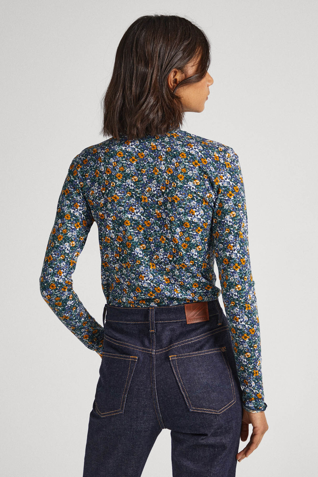 Camiseta com estampa floral